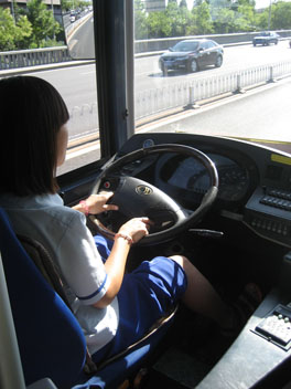 IMG_2109女性運転手.JPG