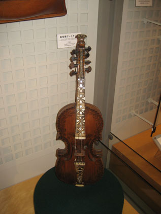 IMG_6037装飾バイオリン.JPG